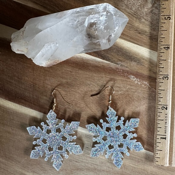 Acrylic Snowflake โ๏ธ dangling holographic earrings ๐ - Picture 4 of 7